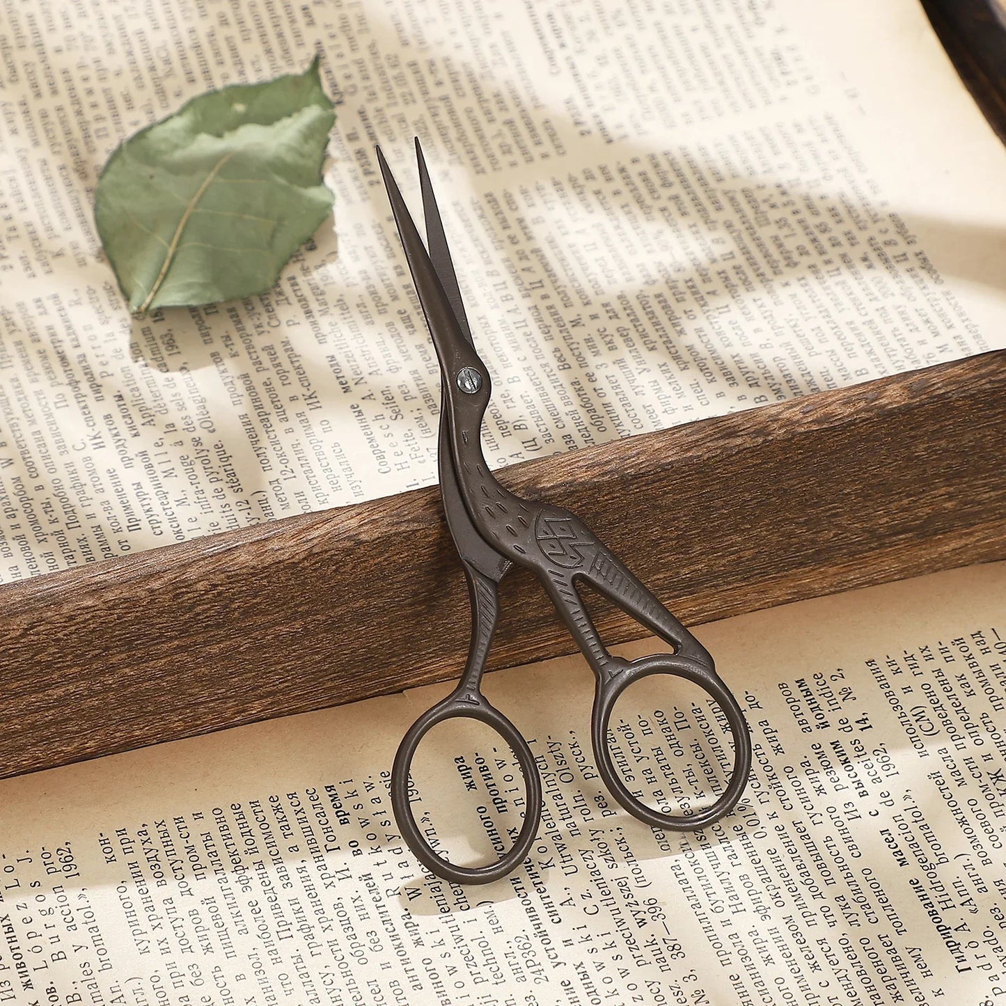 JIANWU Vintage Crane Stainless Steel Scissors Cutting Tools Creative DIY Student Supplies Stationery