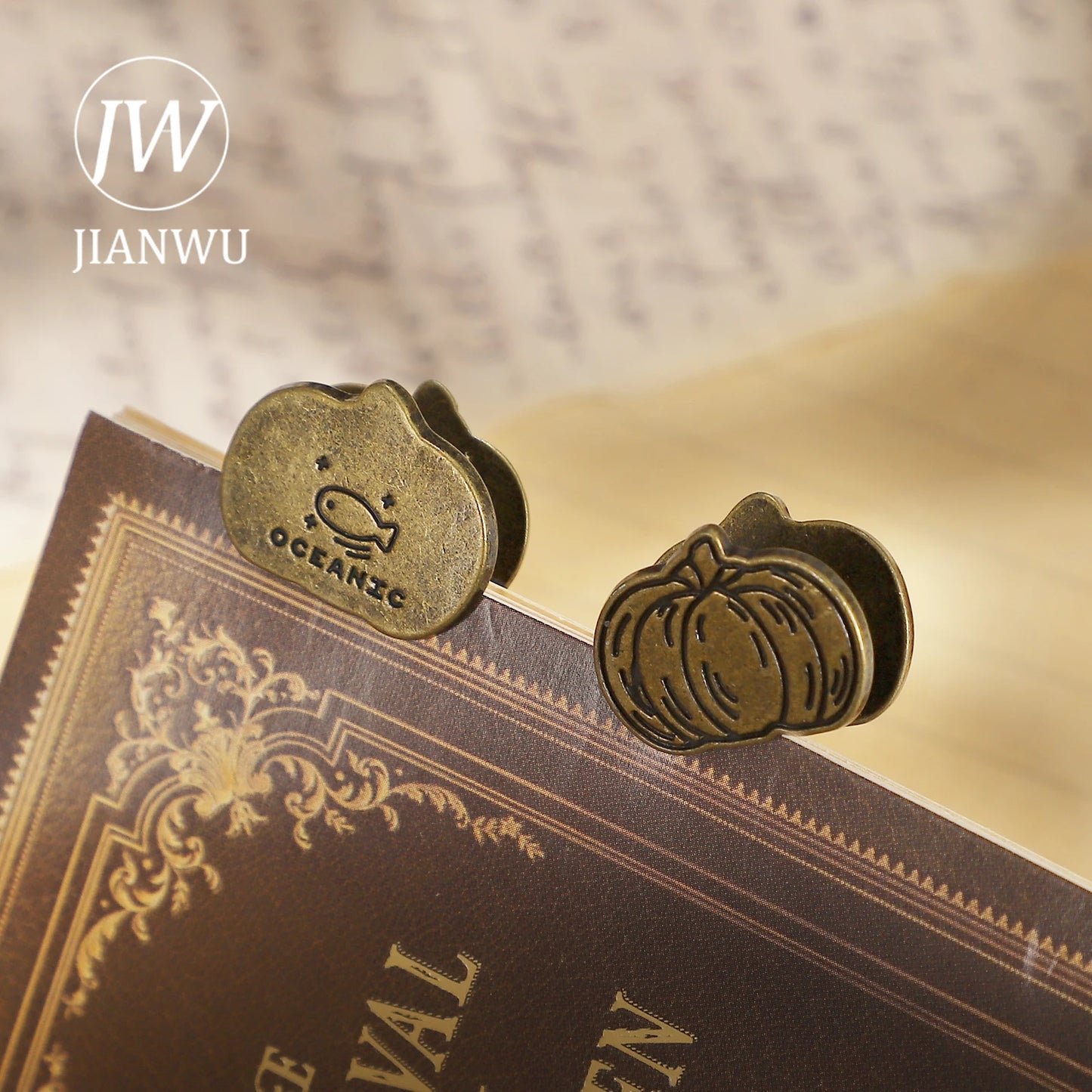 JIANWU Vintage Lady's Hand Alloy Clip Bill Clip Old Travel Note Clip Creative DIY Journal Tools Student Supplies Stationery