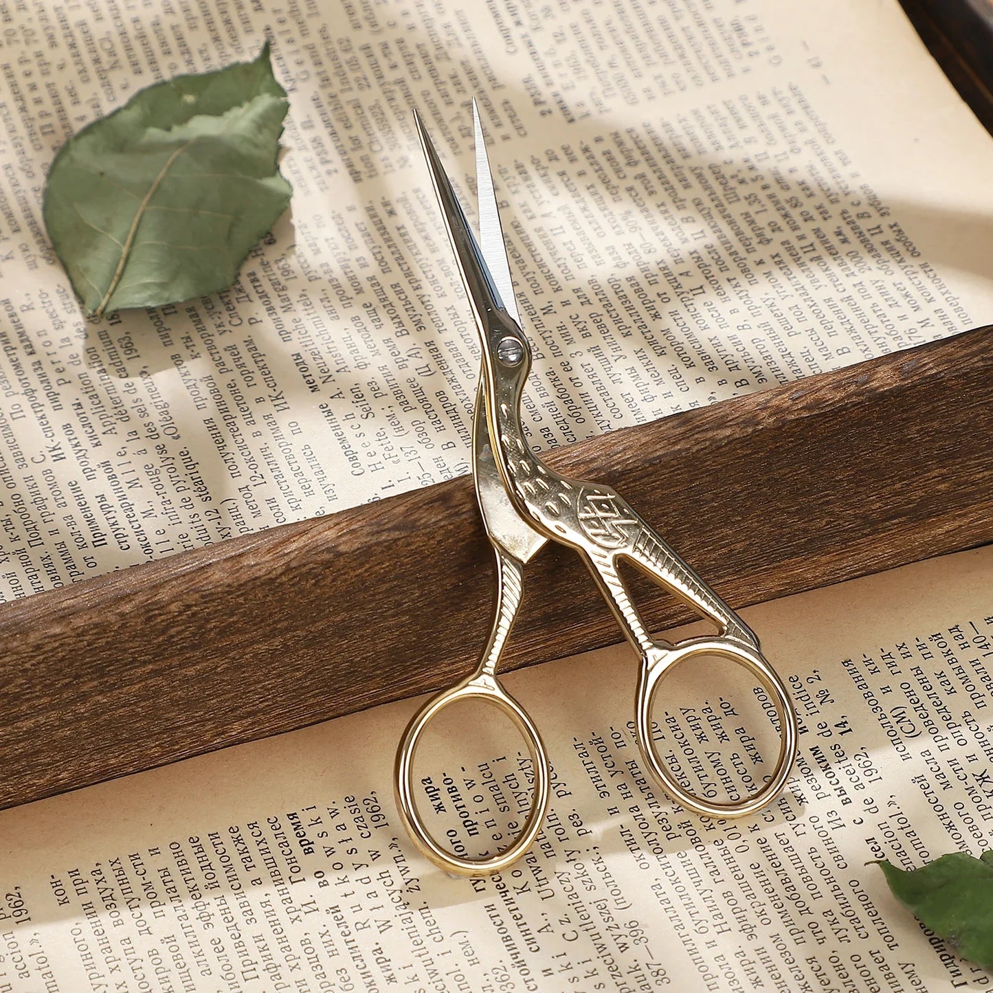 JIANWU Vintage Crane Stainless Steel Scissors Cutting Tools Creative DIY Student Supplies Stationery