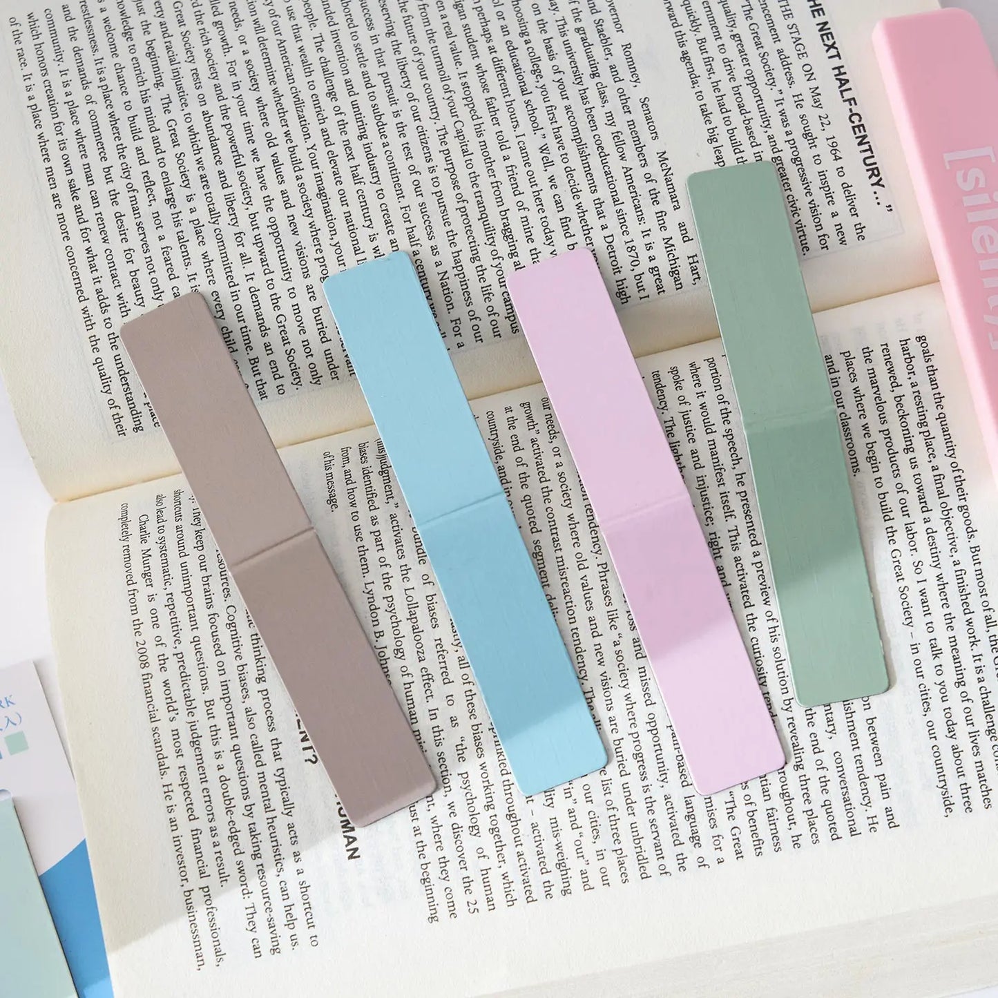 JIANQI 4 pcs/pack Magnetic bookmark Morandi style simple literary pattern bookmark Reading tool School office supplies