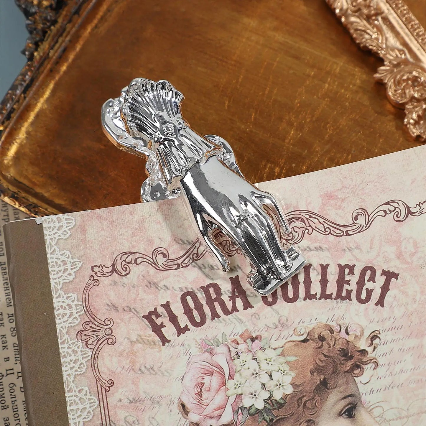 JIANWU Vintage Lady's Hand Alloy Clip Bill Clip Old Travel Note Clip Creative DIY Journal Tools Student Supplies Stationery