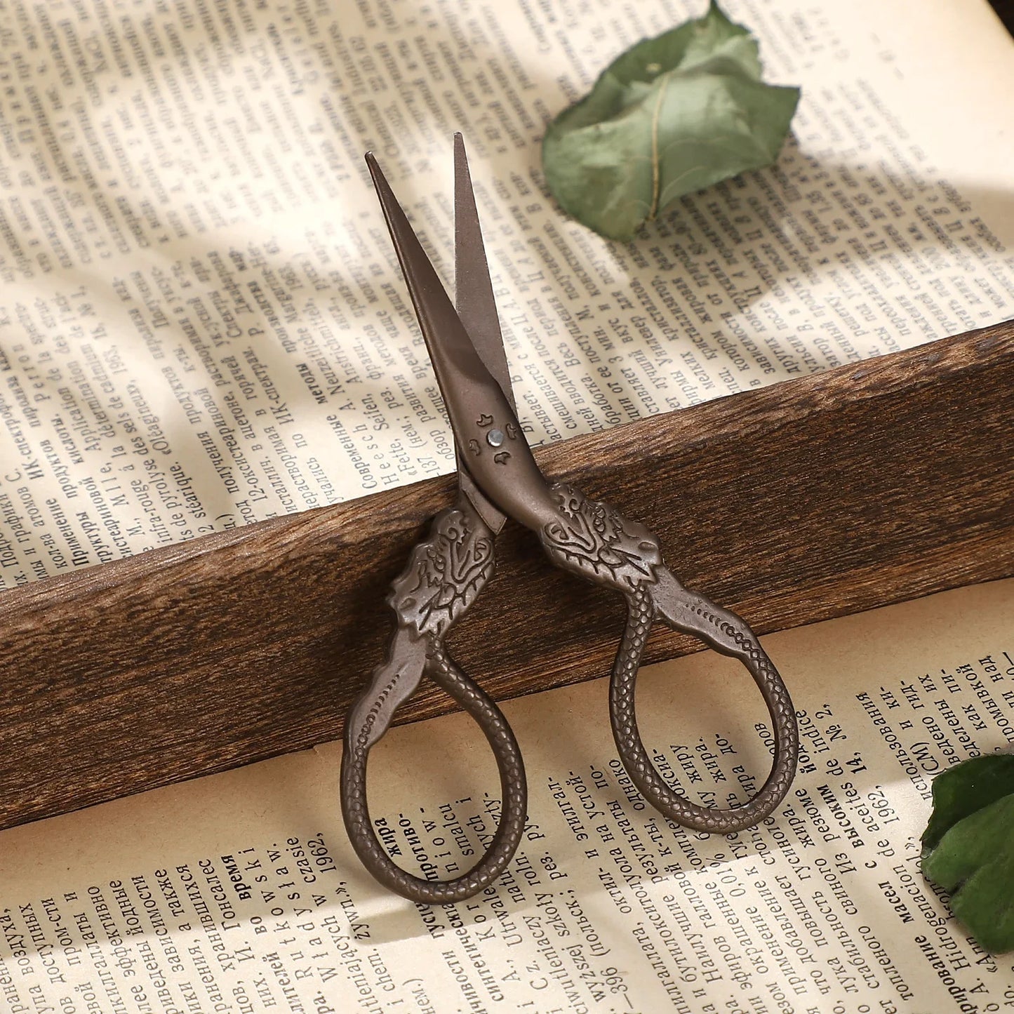 JIANWU  Vintage Crane Stainless Steel Scissors Cutting Tools Creative DIY Student Supplies Stationery