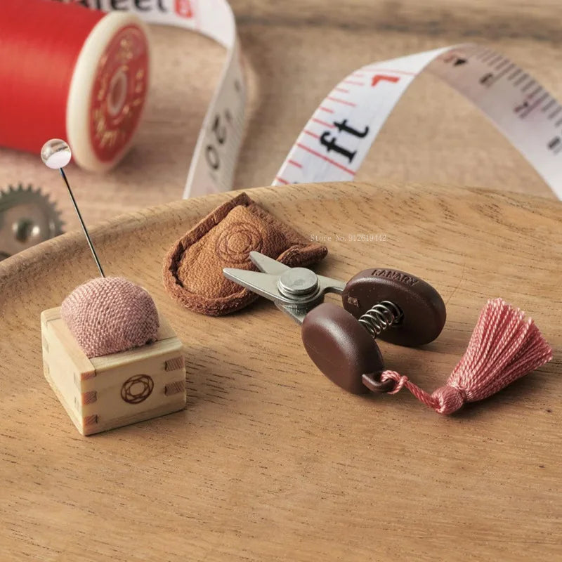 Cute Small Scissors Leather Product Thread Cutting Tool DIY Handwork Making Leather Goods Fabric Embroidery Portable Scissors